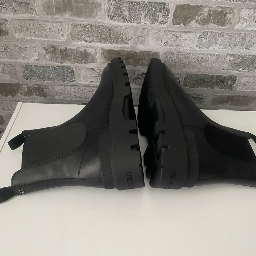 Coach Men’s Black Leather Chelsea Boots Lug Sole Size 12